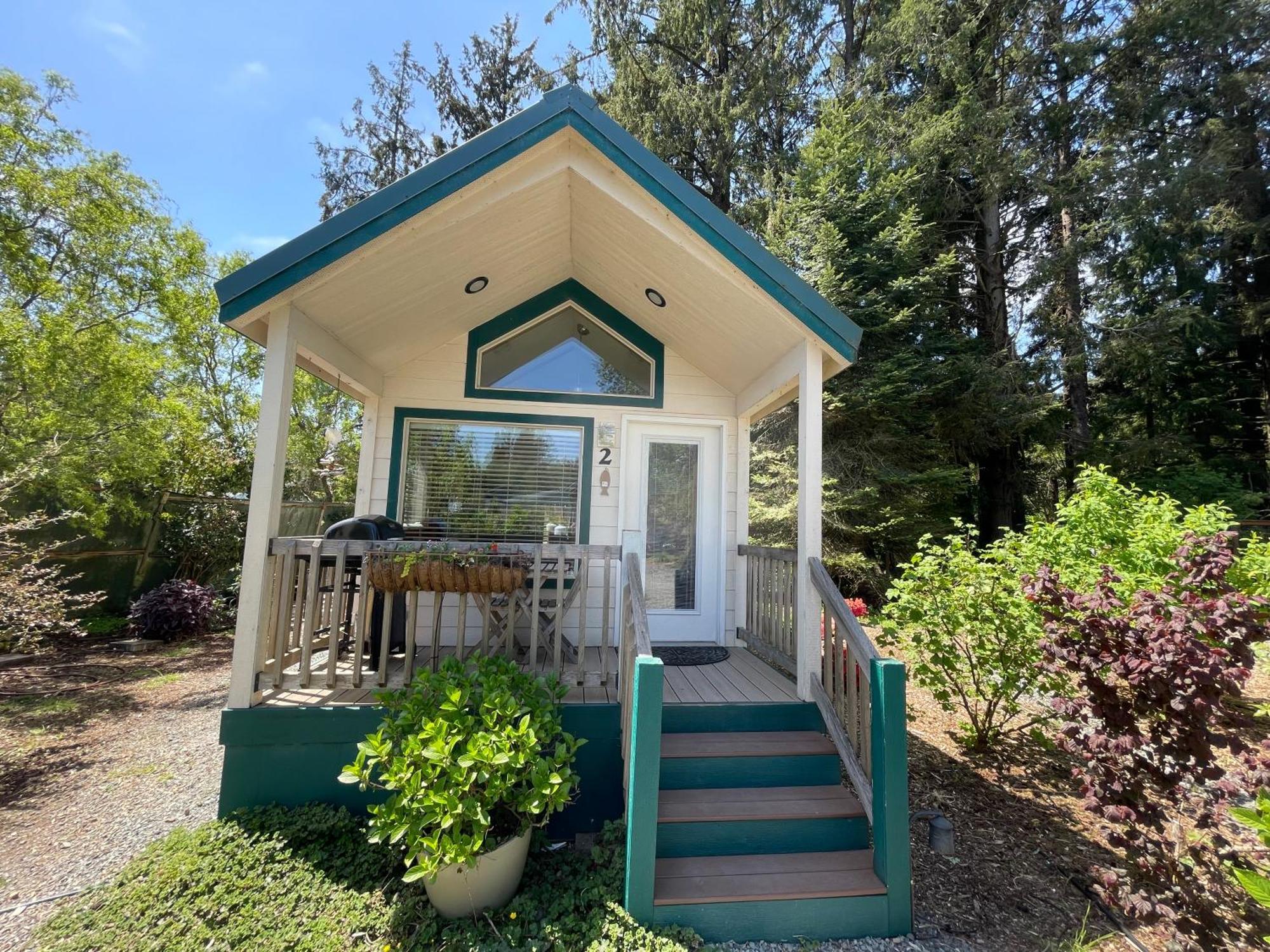 Sheltered Nook On Tillamook Bay Bay City Buitenkant foto