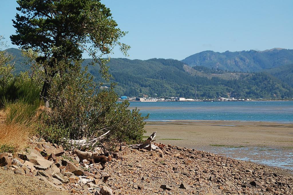 Sheltered Nook On Tillamook Bay Bay City Buitenkant foto